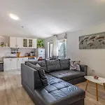 1 Bedroom Lovely In Banjole
