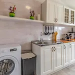 Apartment 1 Bedroom Lovely In *