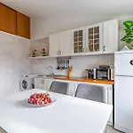 Apartment 1 Bedroom Lovely In *